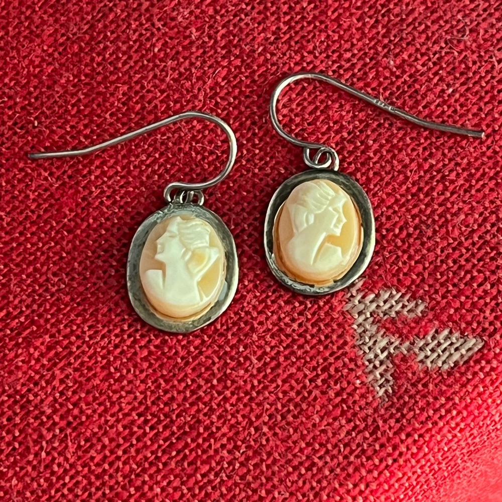 Tweeds Cameo Earrings in Silver